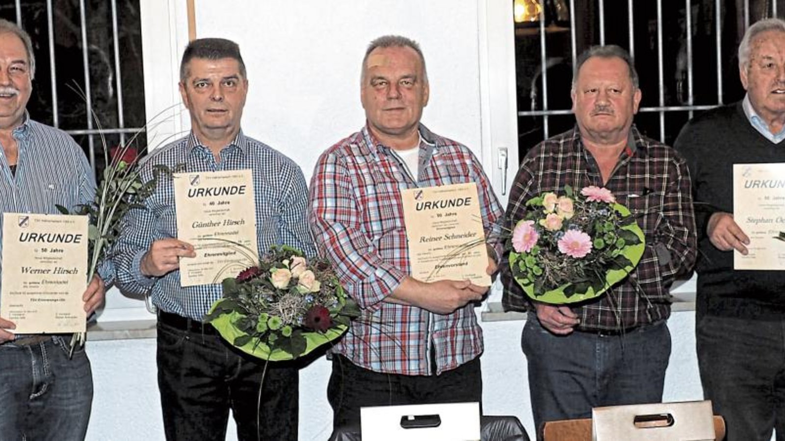 Marcel Hirsch (Schriftführer), Werner Hirsch (50 Jahre), Günther Hirsch (40 Jahre), Reiner Schneider (50 Jahre und Ehrenvorsitzender), Willy Gerlacher (Ehrenvorsitzender), Stephan Oehler (50 Jahre) und Joachim Liebherr (40 Jahre) – von links – wurden in Häfnerhaslach geehrt. Foto: p