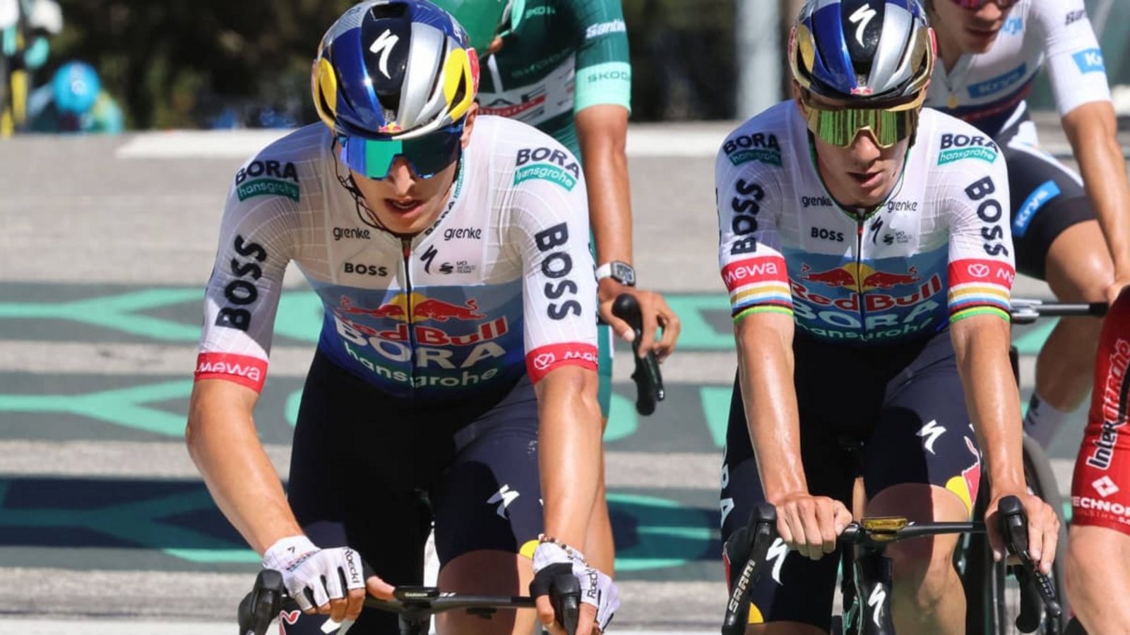 Fahren oft nebeneinander, aber nur selten füreinander: Florian Lipowitz (li.) und Remco Evenepoel, die beiden Kapitäne des Teams von Red Bull-Bora-hansgrohe bei der Tour de France.IMAGO/Sirotti