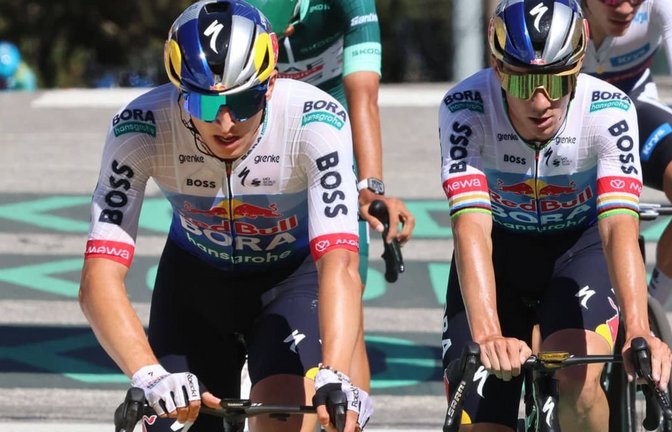 Fahren oft nebeneinander, aber nur selten füreinander: Florian Lipowitz (li.) und Remco Evenepoel, die beiden Kapitäne des Teams von Red Bull-Bora-hansgrohe bei der Tour de France.<span class='image-autor'>IMAGO/Sirotti</span>