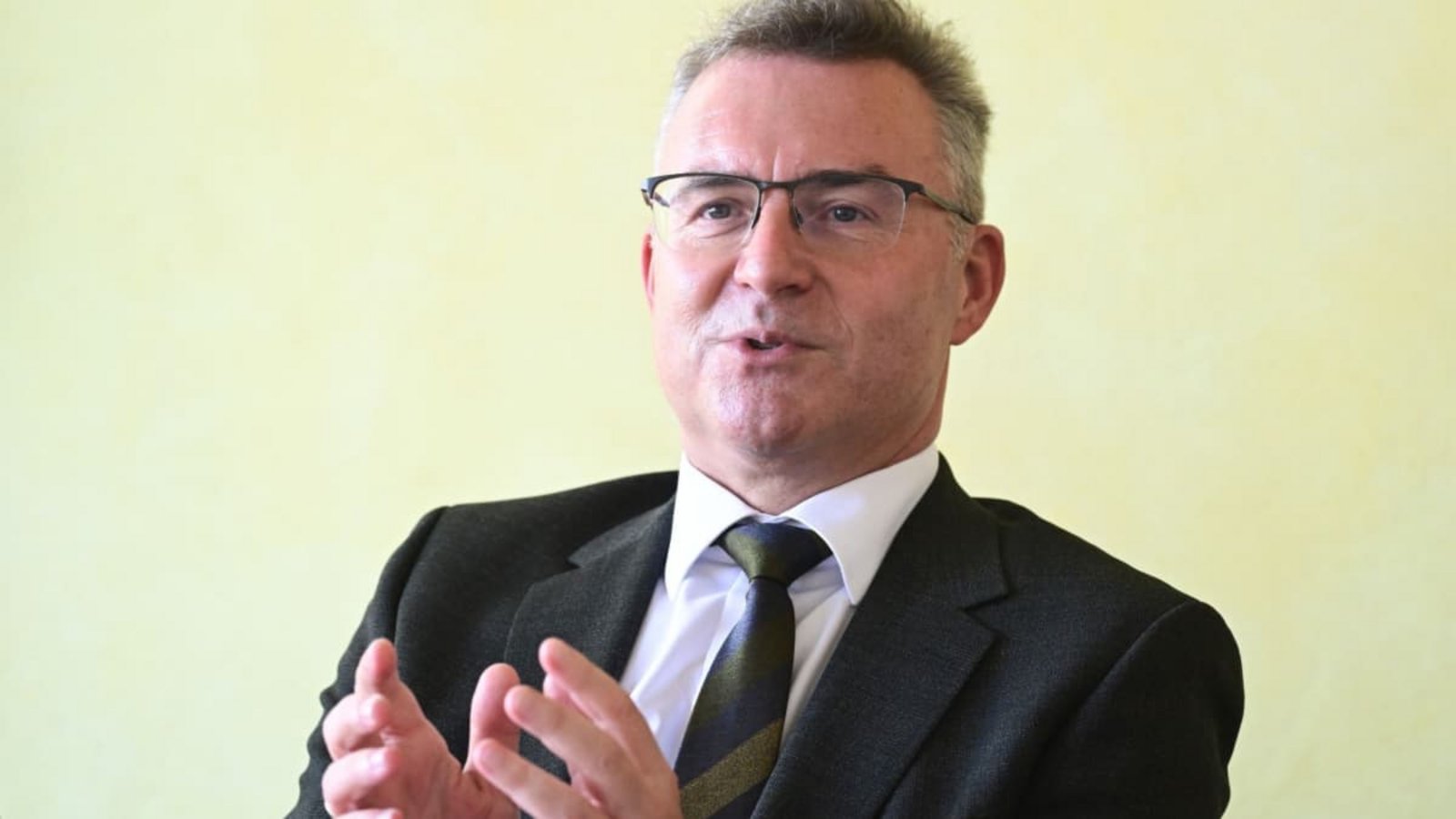 Landkreistagspräsident Achim Brötel (CDU) findet, Grün-Schwarz muss seinen gerade geschlossenen Koalitionsvertrag überdenken.Bernd Weißbrod/dpa Landkreistagspräsident Achim Brötel (CDU) findet, Grün-Schwarz muss seinen gerade geschlossenen Koalitionsvertrag überdenken.Bernd Weißbrod/dpa