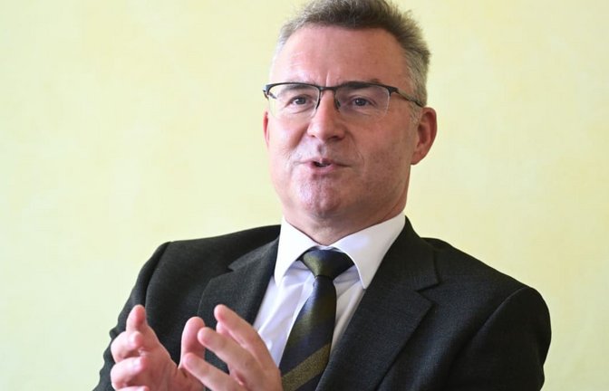 Landkreistagspräsident Achim Brötel (CDU) findet, Grün-Schwarz muss seinen gerade geschlossenen Koalitionsvertrag überdenken.<span class='image-autor'>Bernd Weißbrod/dpa</span>