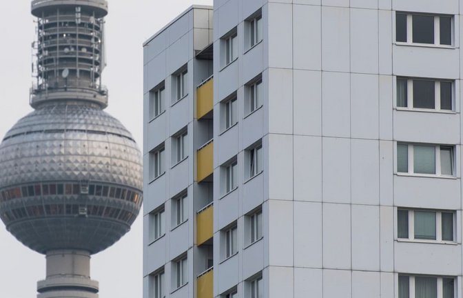 Wenn Konzerne mehr als 10.000 Wohnungen besitzen, könnten sie von dem geplanten Gesetz zur Vergesellschaftung in Berlin betroffen sein.<span class='image-autor'>Christophe Gateau/dpa</span>