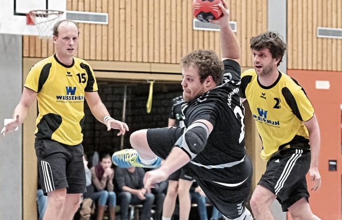 Christoph Erhardt blieb im Spiel gegen Walddorfhäslach ein Treffer versagt. Enzweihingen verlor das Kellerduell mit 21:30. Foto: Archiv/Simecek