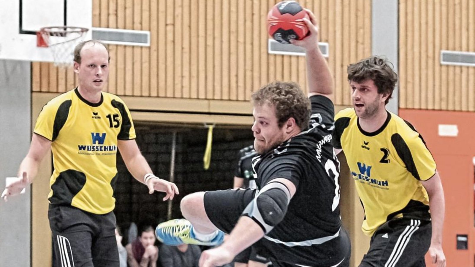 Christoph Erhardt blieb im Spiel gegen Walddorfhäslach ein Treffer versagt. Enzweihingen verlor das Kellerduell mit 21:30. Foto: Archiv/Simecek Christoph Erhardt blieb im Spiel gegen Walddorfhäslach ein Treffer versagt. Enzweihingen verlor das Kellerduell mit 21:30. Foto: Archiv/Simecek