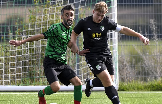 Schon im Bezirkspokal war das Duell zwischen Bujar Ismajli (links) vom VfR Sersheim und Vincent Walter (rechts) vom SV Iptingen ein heißes Match. Kann sich Iptingen für die Pokalniederlage revanchieren? <span class='image-autor'>Foto: Leitner</span>