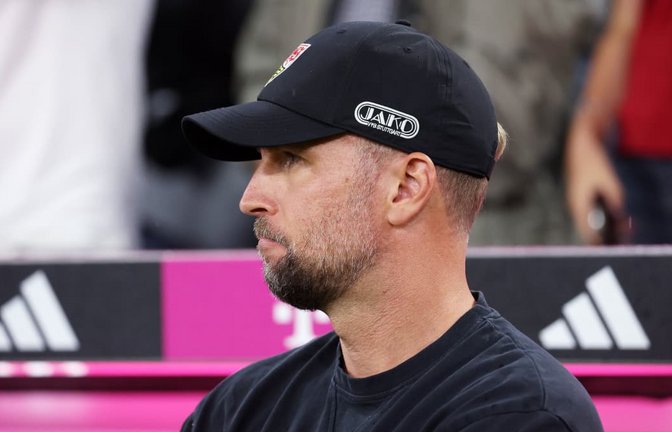 Der VfB-Trainer Sebastian Hoeneß blickt auf das Heimspiel gegen den 1. FC Köln und fordert nach aufregenden Tagen wieder Ruhe rund um die Mannschaft ein.<span class='image-autor'>Baumann</span>