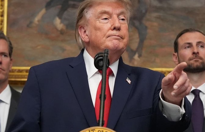 US-Präsident Donald Trump spricht während eines Treffens mit führenden Vertretern der Technologiebranche im Roosevelt Room des Weißen Hauses. (Archivbild)<span class='image-autor'>Jacquelyn Martin/AP/dpa</span>