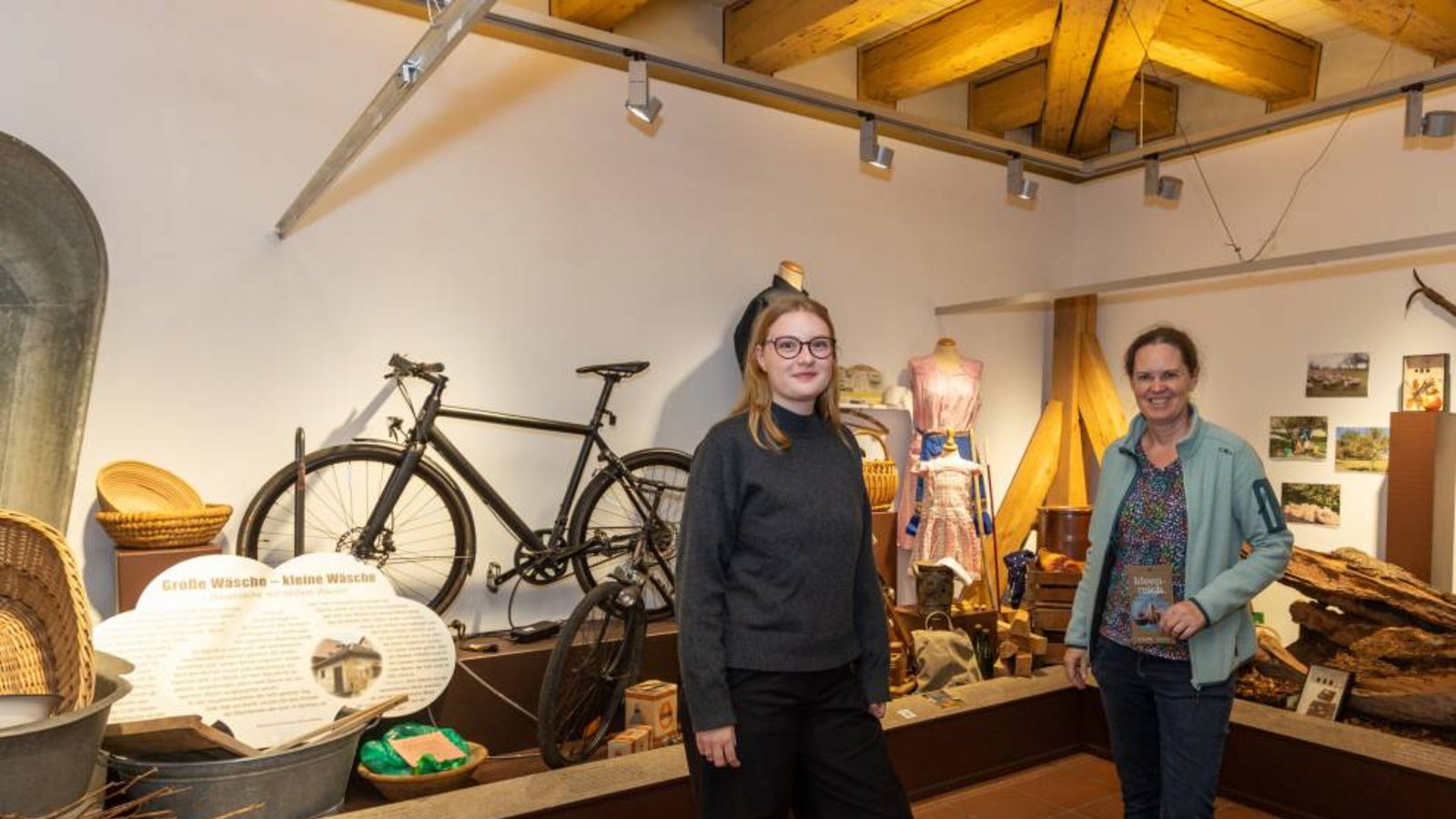 #ASUK-3 Hornmoldhaus,"Ideenreich-Nachhaltigkeit früher und heute", Jorinde Matern und Dr. Catharina Raible (rechts), Foto: Andreas Essig<br>