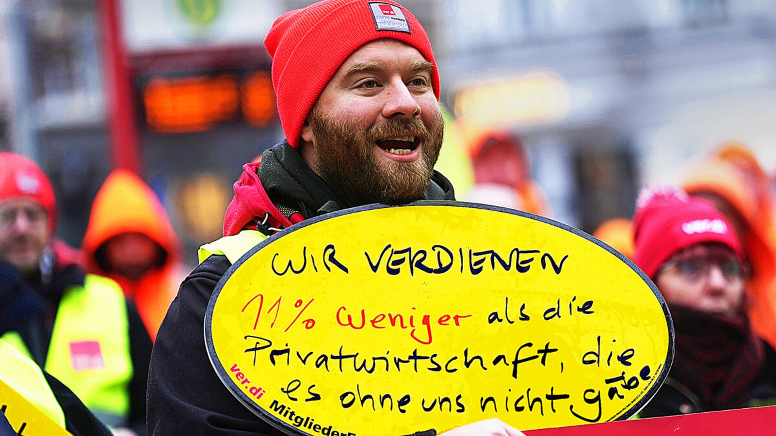 Verdi lässt die erste Warnstreikwelle durchs Land rollen (hier eine Aktion in dieser Woche in Hamburg).Foto: dpa/Marcus Brandt Verdi lässt die erste Warnstreikwelle durchs Land rollen (hier eine Aktion in dieser Woche in Hamburg).Foto: dpa/Marcus Brandt