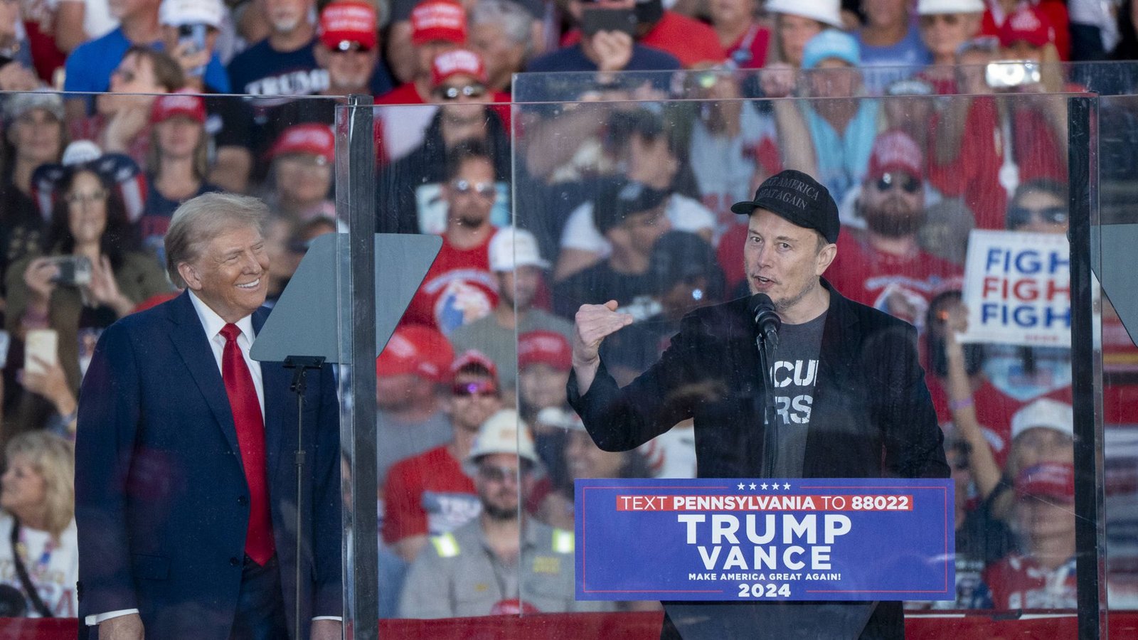 Der Tesla-Gründer Elon Musk (r.) wird in einer Regierung Trump eine mächtige Rolle spielen.Foto: IMAGO/USA TODAY Network//Jasper Colt