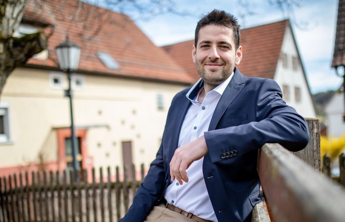 Ryyan Alshebl ist Bürgermeister in Ostelsheim im Kreis Calw.<span class='image-autor'>Foto: dpa/Christoph Schmidt</span>