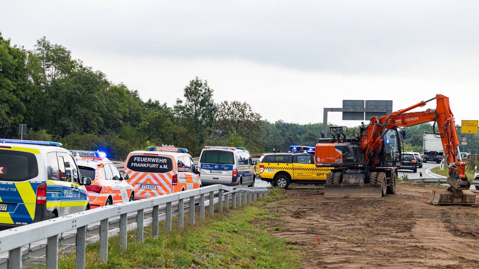 Die Bombe wurde bei Bauarbeiten unweit des Flughafens gefunden.Foto: IMAGO/5VISION.NEWS/IMAGO/5VISION.NEWS