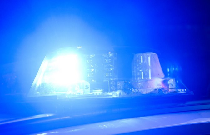 Ein Senior ist nach einem Unfall in Karlsruhe gestorben (Symbolbild).<span class='image-autor'>Foto: Julian Stratenschulte/dpa</span>