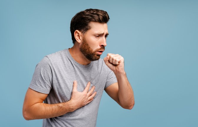 Schlechte Luftqualität kann zu Symptomen wie Husten führen.<span class='image-autor'>Foto: AYO Production / shutterstock.com</span>