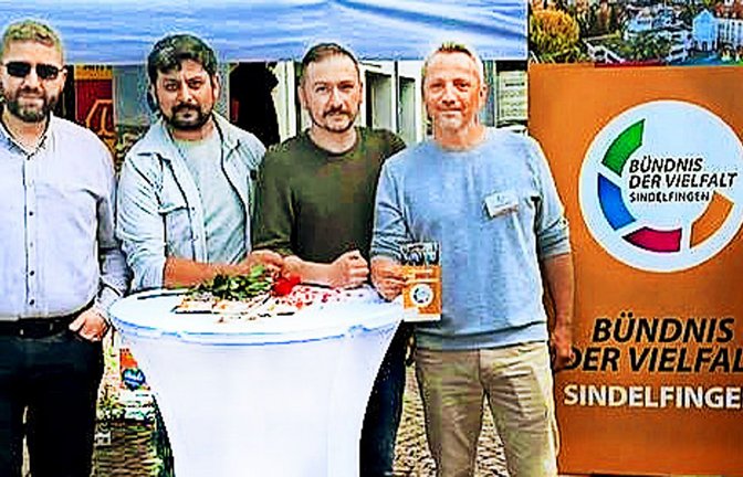 Wahlkampf 2024: Stadtrat Serdar Sevik (Zweiter von rechts), Ramazan Bicer (rechts), beide vom Bündnis der Vielfalt, Graue-Wölfe-Funktionär Engin Altindag (Zweiter von links) und Ditib-Vorsitzender Murat Gülec.<span class='image-autor'>Foto: Screenshot StZN/Instagram</span>