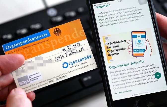 Im vergangenen Jahr ist die Nachfrage nach Organspendeausweisen leicht gesunken.Im vergangenen Jahr ist die Nachfrage nach Organspendeausweisen leicht gesunken.<span class='image-autor'>Foto: epd/Heike Lyding</span>