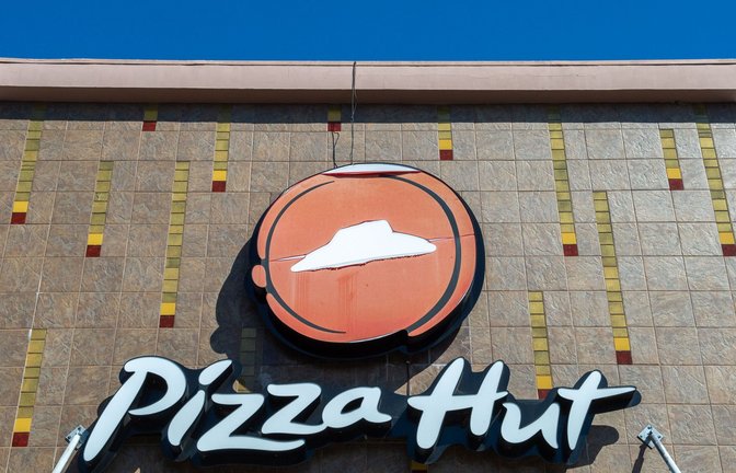 Pizza Hut war bisher unter einem Dach mit den Fast-Food-Ketten KFC und Taco Bell.<span class='image-autor'>Foto: Andrej Sokolow/dpa</span>