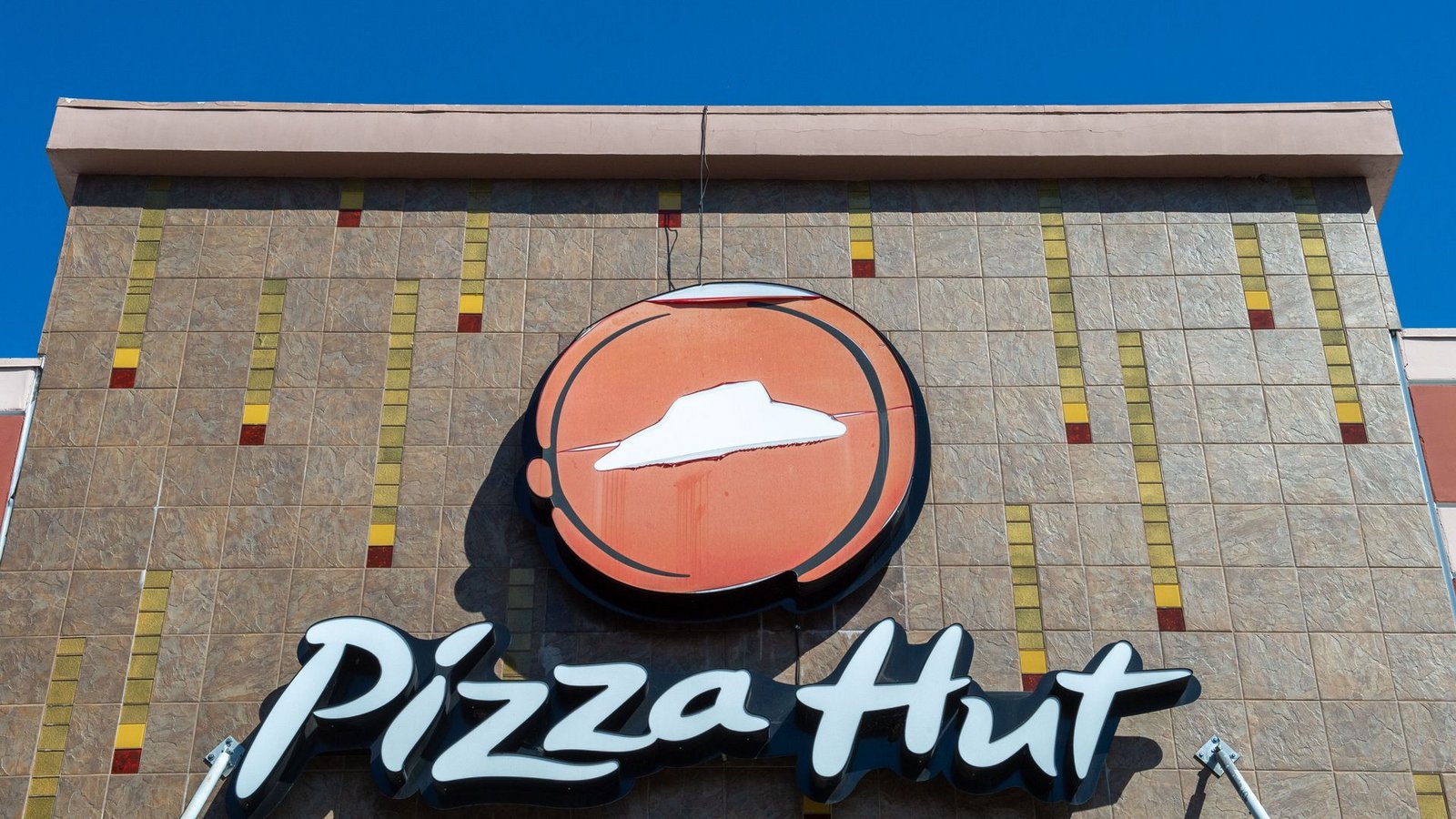 Pizza Hut war bisher unter einem Dach mit den Fast-Food-Ketten KFC und Taco Bell.Foto: Andrej Sokolow/dpa Pizza Hut war bisher unter einem Dach mit den Fast-Food-Ketten KFC und Taco Bell.Foto: Andrej Sokolow/dpa