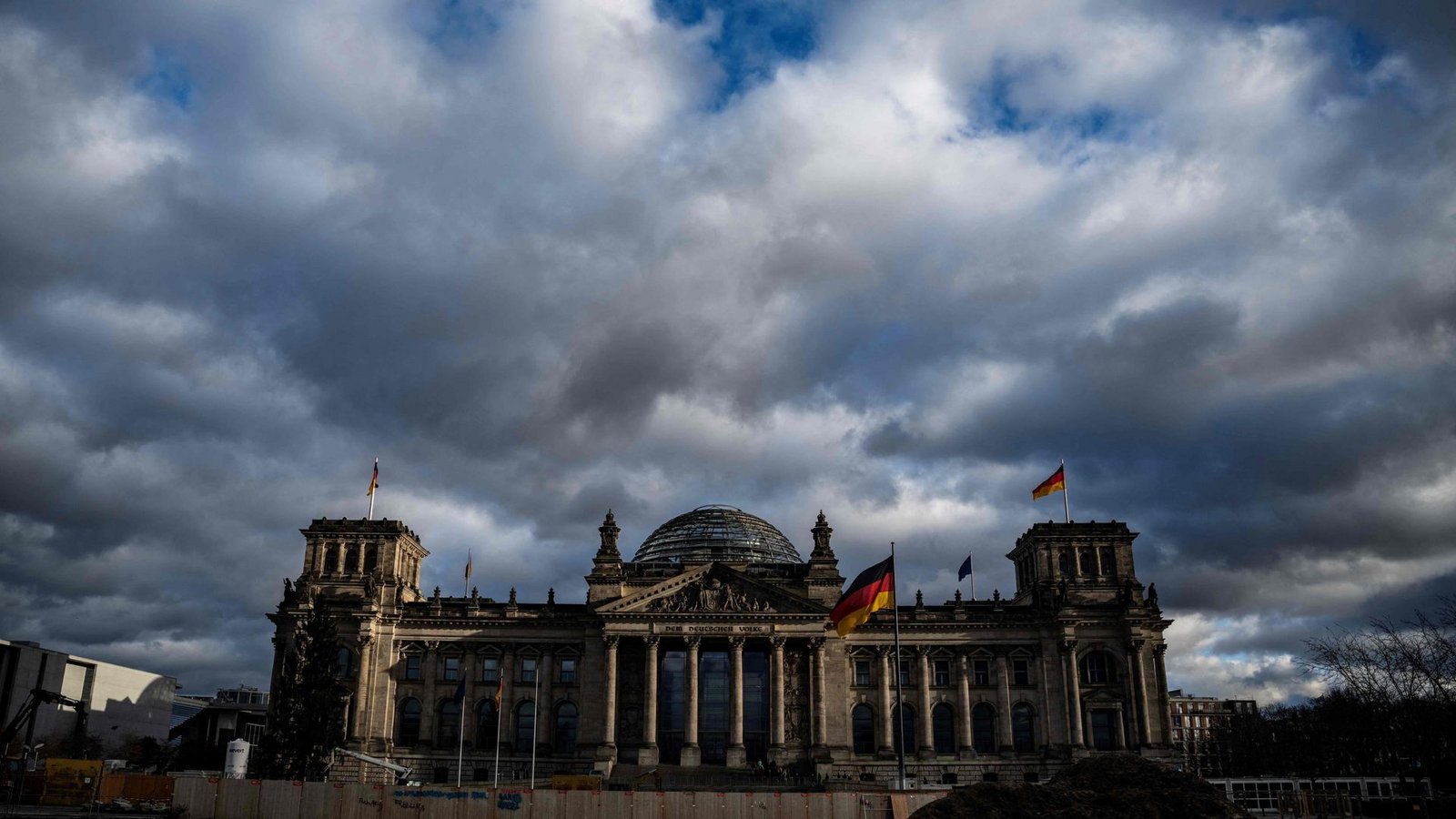 Reichstagsgebäude in Berlin: Im neu gewählten Parlament beträgt der Anteil der Abgeordneten mit Migrationsgeschichte 11,6 Prozent.Foto: AFP/JOHN MACDOUGALL Reichstagsgebäude in Berlin: Im neu gewählten Parlament beträgt der Anteil der Abgeordneten mit Migrationsgeschichte 11,6 Prozent.Foto: AFP/JOHN MACDOUGALL