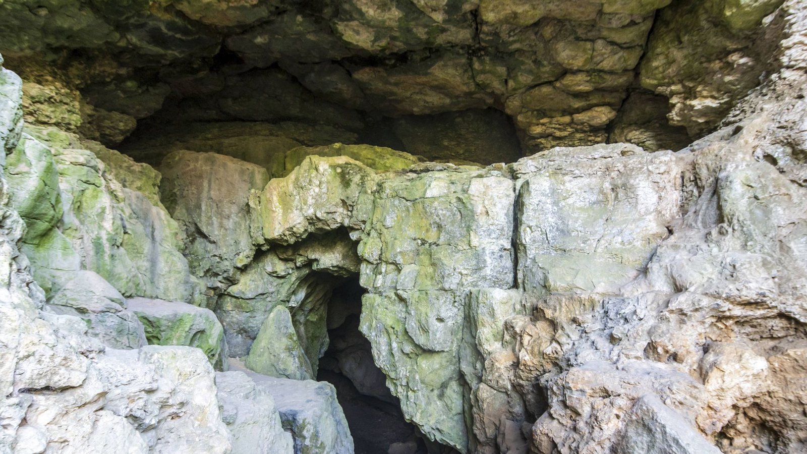 Das Sybillienloch ist eine Höhle unterhalb der Burg Teck.Foto: IMAGO/Volker Preusser Das Sybillienloch ist eine Höhle unterhalb der Burg Teck.Foto: IMAGO/Volker Preusser