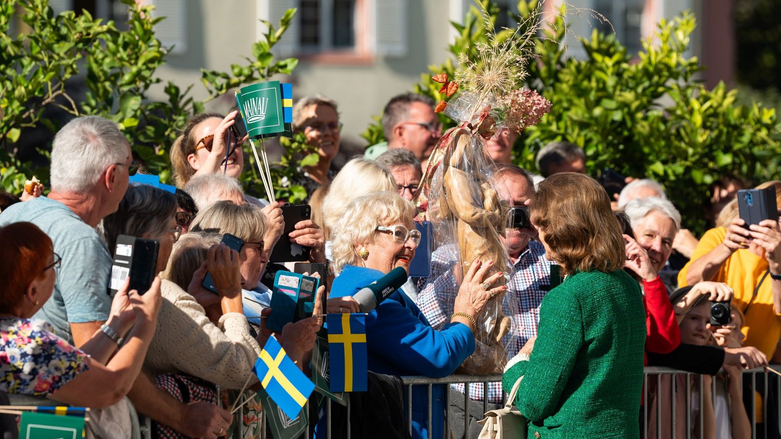 Viele Besucher schwenkten schwedische Fähnchen.Foto: dpa/Silas Stein Viele Besucher schwenkten schwedische Fähnchen.Foto: dpa/Silas Stein