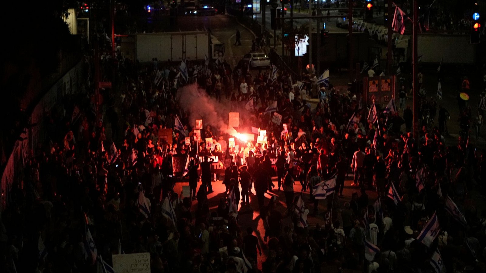 Die Demonstranten werfen Israels Regierung vor, nicht ernsthaft daran interessiert zu sein, die Freilassung der Geiseln zu erreichen.Foto: Ohad Zwigenberg/AP/dpa