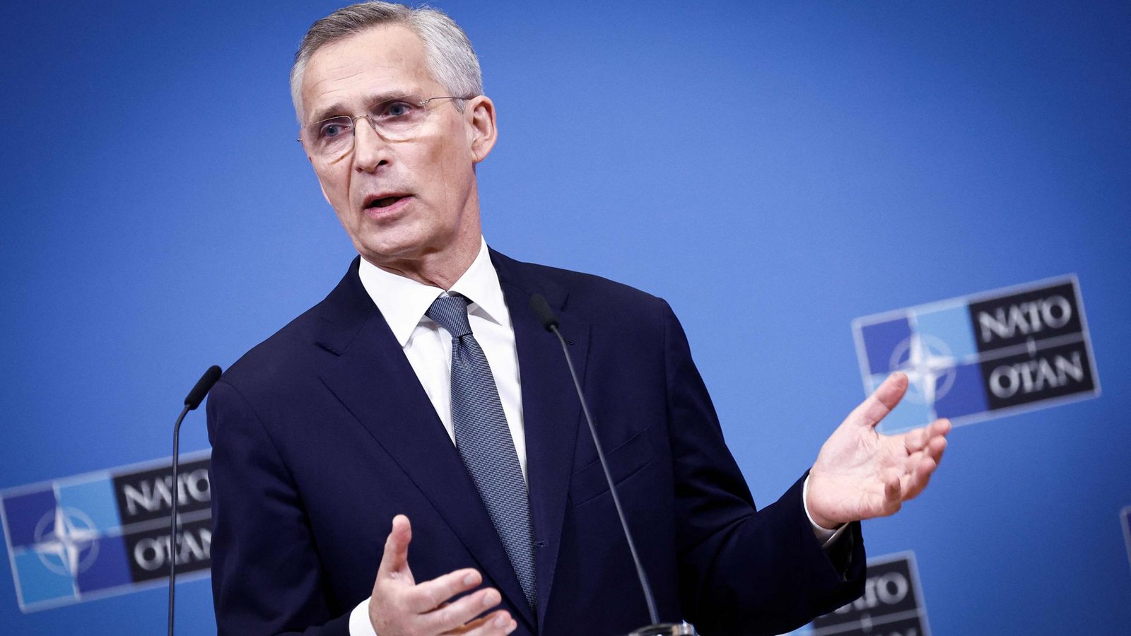 Nato-Generalsekretär Stoltenberg will die Ukraine zügig in das Bündnis aufnehmen, doch die USA und Deutschland bremsen.Foto: AFP/KENZO TRIBOUILLARD