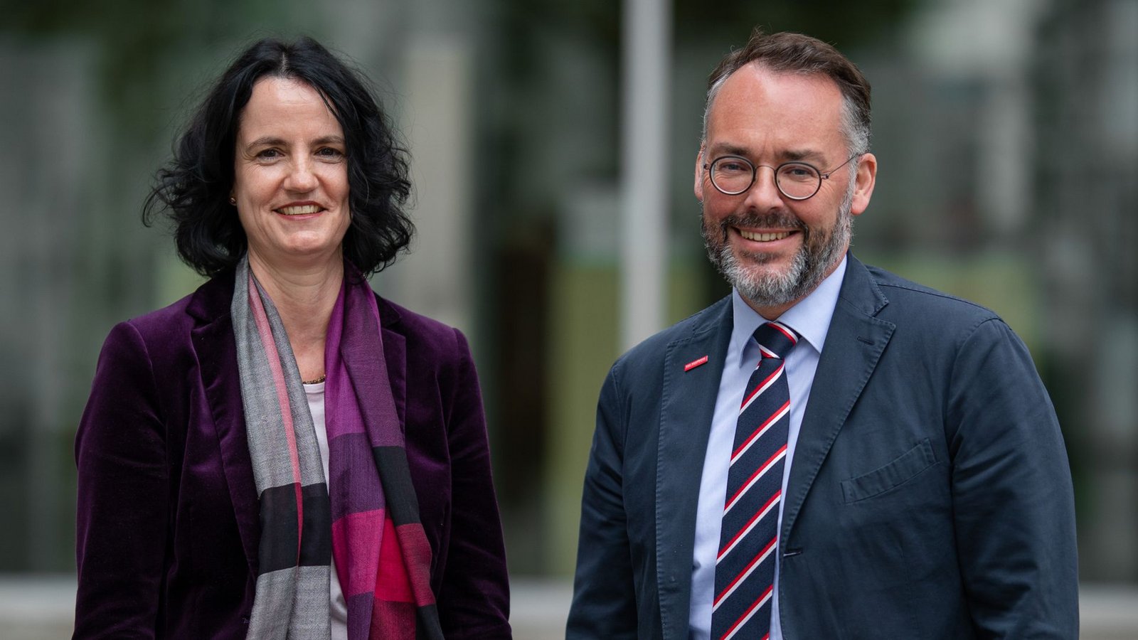 Susanne Herre, Hauptgeschäftsführerin der IHK Region Stuttgart, und Peter Friedrich, Hauptgeschäftsführer der Handwerkskammer Region Stuttgart, legen einen umfangreichen Forderungskatalog vor.Foto: Lichtgut/Christoph Schmidt