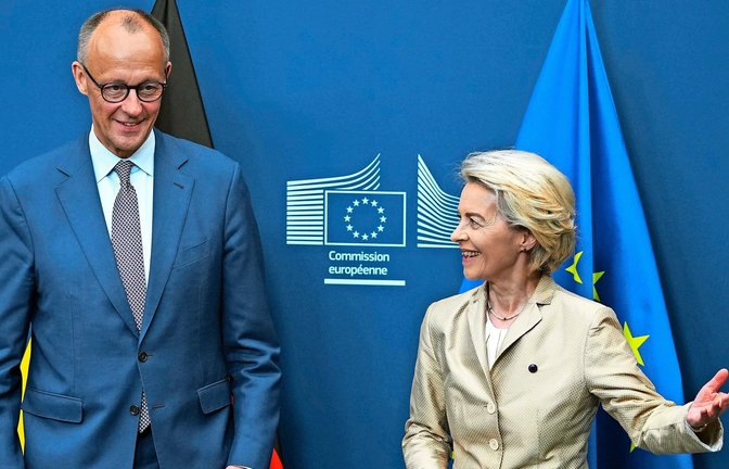 Bei seinem ersten Brüssel-Besuch als Kanzler  traf Friedrich Merz unter anderem mit EU-Kommissionspräsidentin Ursula von der Leyen zusammen.<span class='image-autor'>Foto: Virginia Mayo/AP/dpa</span>