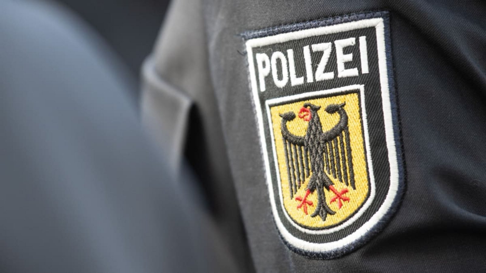 Ein sprengstoffverdächtiger Gegenstand in der mittelfränkischen Stadt Treuchtlingen ruft die Polizei auf den Plan.Boris Roessler/dpa (Symbolbild) Ein sprengstoffverdächtiger Gegenstand in der mittelfränkischen Stadt Treuchtlingen ruft die Polizei auf den Plan.Boris Roessler/dpa (Symbolbild)
