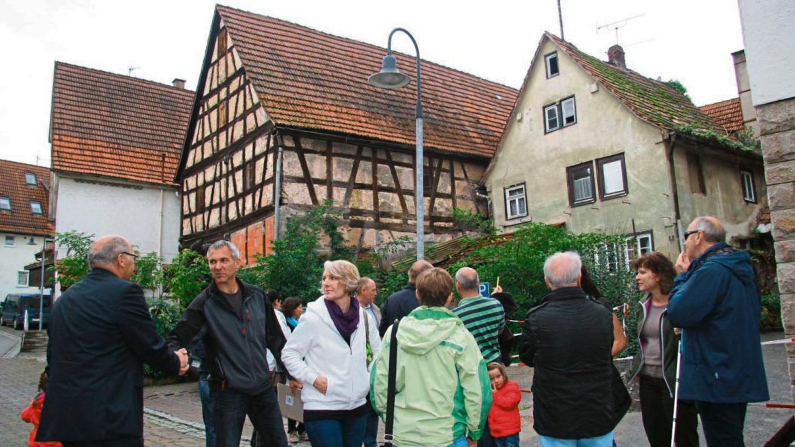 Durch das Areal verläuft auch die Stadtmauer (hier zwischen Fenster und Schornstein zu sehen). Durch das Areal verläuft auch die Stadtmauer (hier zwischen Fenster und Schornstein zu sehen).