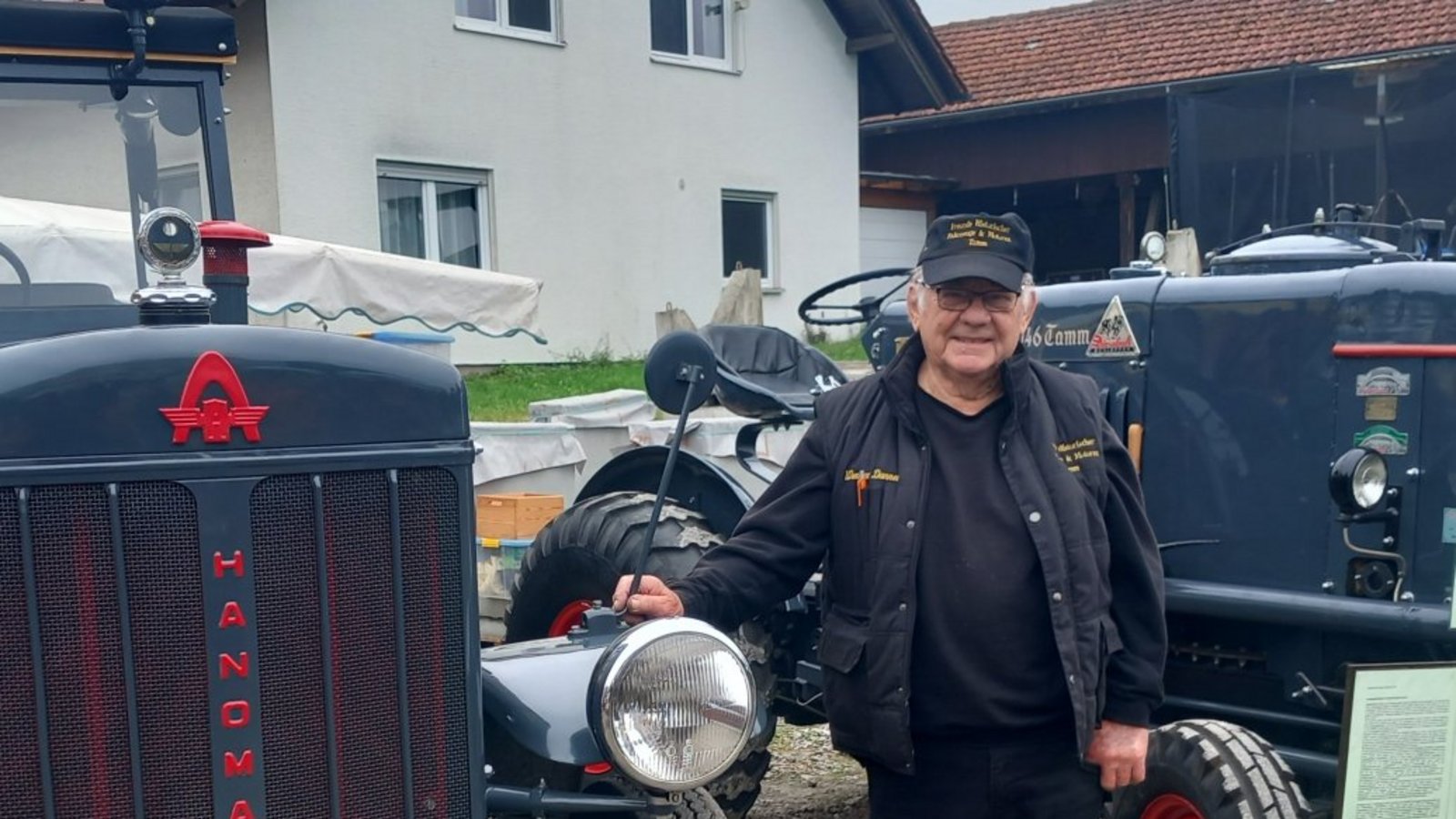 Werner Danner aus Tamm zeigt beim Schleppertreffen in Hohenhaslach stolz seine aufwendig restaurieren Oldtimer-Trecker. Foto: Glemser Werner Danner aus Tamm zeigt beim Schleppertreffen in Hohenhaslach stolz seine aufwendig restaurieren Oldtimer-Trecker. Foto: Glemser