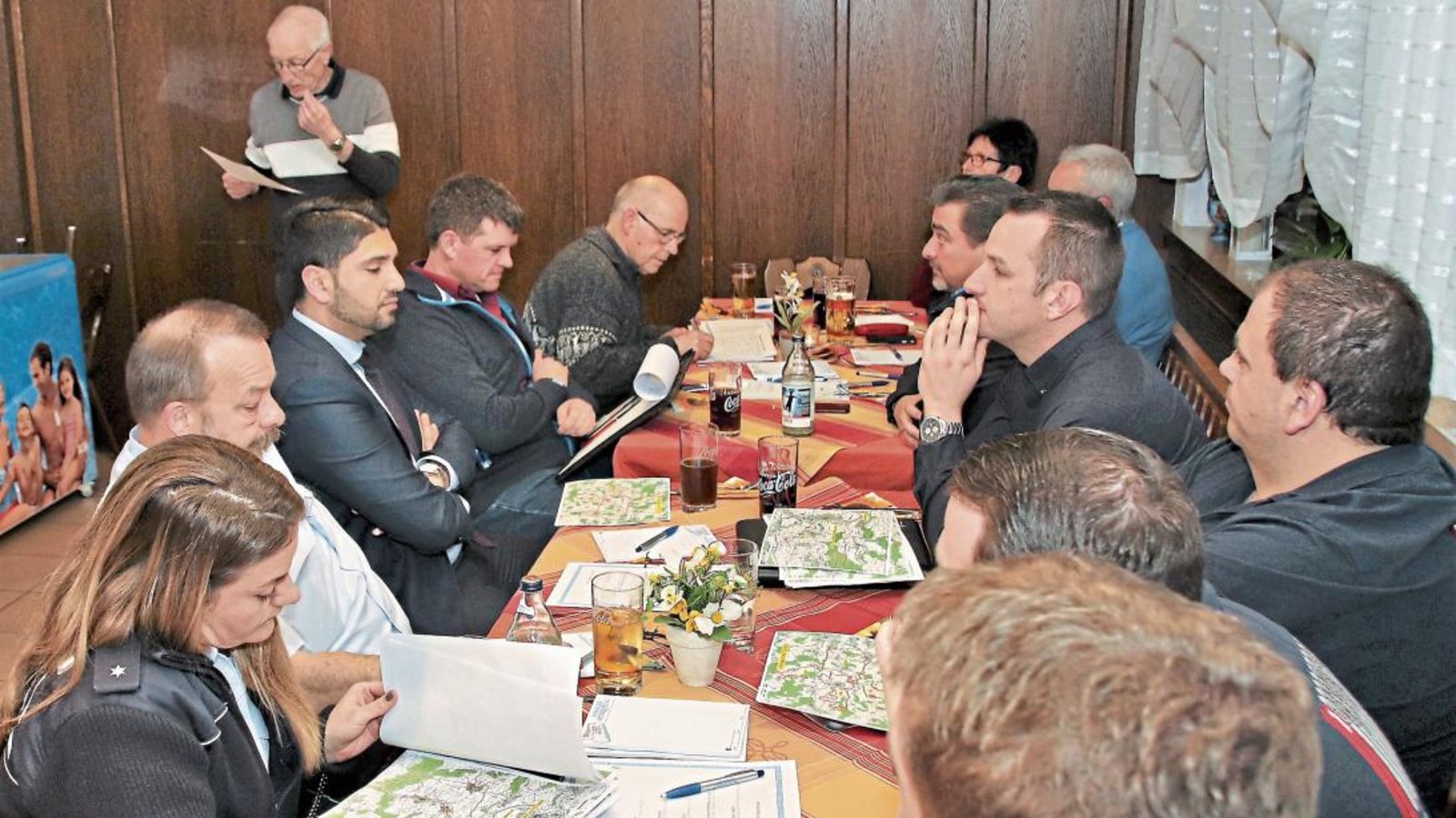 Vorbereitungstreffen zur 40. S-VKZ-Tour in Enzweihingen. Das Sportgelände des TSV ist am 17. August das Ziel.  Foto: Arning