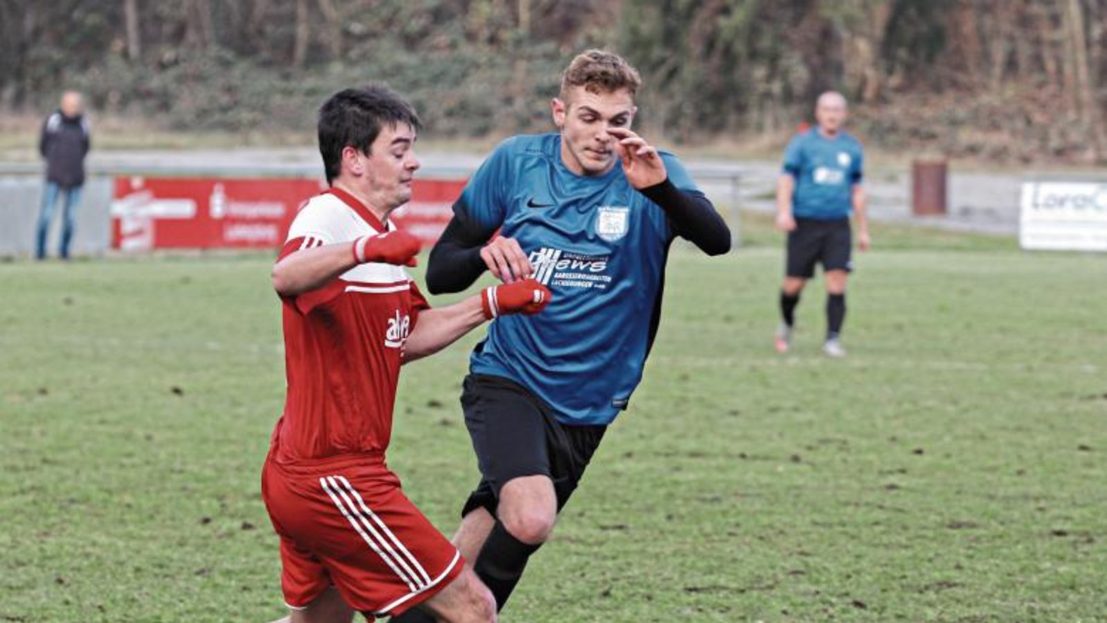 Edison Cenaj (rechts) hat sich mit einem Dreierpack beim 5:0-Sieg des VfB Vaihingen II gegen den TASV Hessigheim II für das Spitzenspiel in Hohenhaslach warm geschossen. Foto: Nachreiner Edison Cenaj (rechts) hat sich mit einem Dreierpack beim 5:0-Sieg des VfB Vaihingen II gegen den TASV Hessigheim II für das Spitzenspiel in Hohenhaslach warm geschossen. Foto: Nachreiner