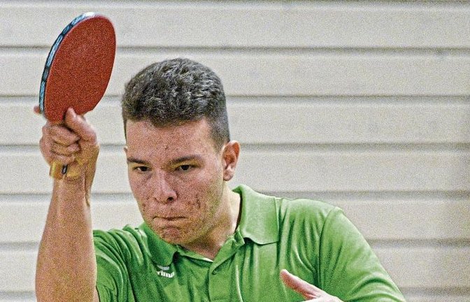 Tim Greif, aber auch Fritz Kasper waren maßgeblich daran beteiligt, dass der TSV Hochdorf das Duell der beiden Bezirksligarückkehrer gegen den TSV Großglattbach für sich entschied. Foto: Leitner