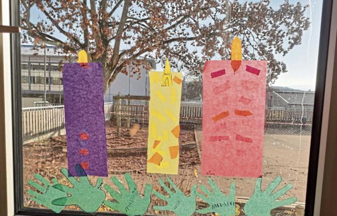 Die Lichter einer ersten Klasse der Schlossbergschule leuchten hell in diesen besonderen Tagen und sagen uns den Advent an.  Foto: Pfisterer