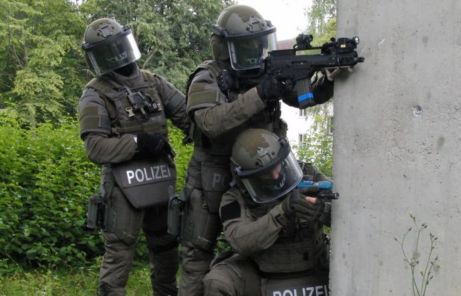 Wenn das SEK gerufen wird, ist Gefahr in Verzug. „Die Kurve der extremen Einsatzlagen zeigt nach oben“, sagt der Kommandoführer. Die Einsätze sind riskant und fordernd, können wenige Minuten bis viele Stunden dauern.<span class='image-autor'>Polizeipräsidium Einsatz</span>