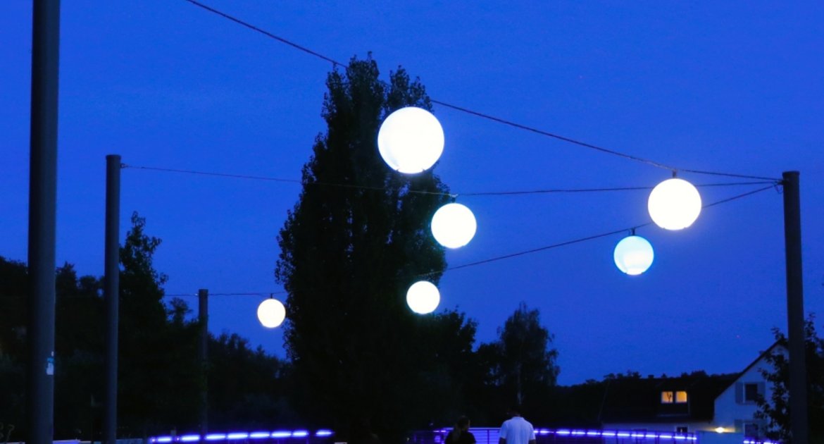 Mühlacker Enzgärten, Areal der früheren Gartenschau 2015, Dämmerung, blaue Stunde, Park in der Innenstadt