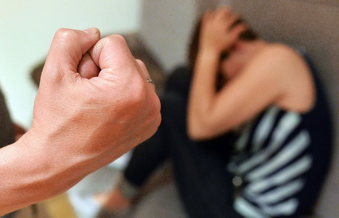 Bundesjustizministerin Stefanie Hubig (SPD) will nach der Sommerpause einen Gesetzentwurf zur Einführung elektronischer Fußfesseln bei Gewalttätern gegen Frauen vorlegen (Symbolfoto).<span class='image-autor'>Foto: Maurizio Gambarini/dpa/Maurizio Gambarini</span>