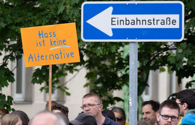 Bürger demonstrieren gegen Hass.<span class='image-autor'>Foto: Sebastian Kahnert/dpa/Sebastian Kahnert</span>