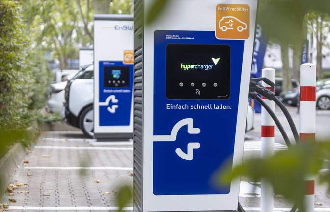 Schnellladesäulen stehen auch innerhalb Stuttgarts (Archivbild).<span class='image-autor'>Foto: imago/Arnulf Hettrich</span>