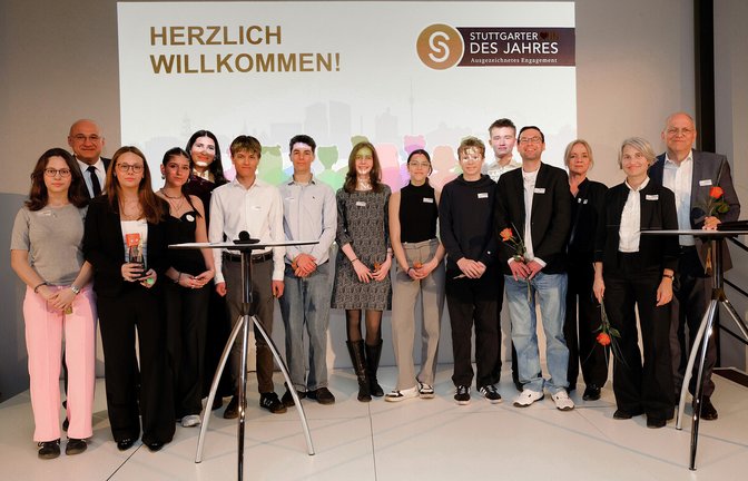 Schülerinnen und Schüler des Friedrich-Eugens-Gymnasiums in Stuttgart, die sich vorbildlich ehrenamtlich engagieren, wurden mit dem Ehrenamtspreis „Stuttgarter/Stuttgarterin des Jahres“ mit dem Schülerpreis ausgezeichnet.<span class='image-autor'>Foto: Lichtgut/Leif Piechowski</span>