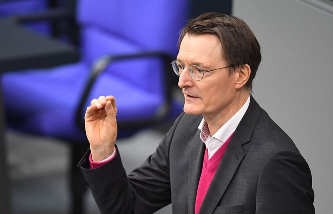 Wird sich bei den Kiosken wohl nicht gegen die Skepsis der FDP durchsetzen können: Bundesgesundheitsminister Karl Lauterbacht.<span class='image-autor'>Foto: dpa/Serhat Kocak</span>