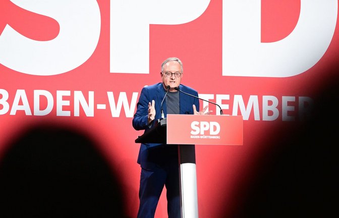 Andreas Stoch beim Landesparteitag der Sozialdemokraten in Ulm: Seine letzte Rede als Landeschef berührte die Genossinnen und Genossen. Foto: Bernd Weißbrod/dpa<span class='image-autor'>Foto: Bernd Weißbrod/dpa/Bernd Weißbrod</span>
