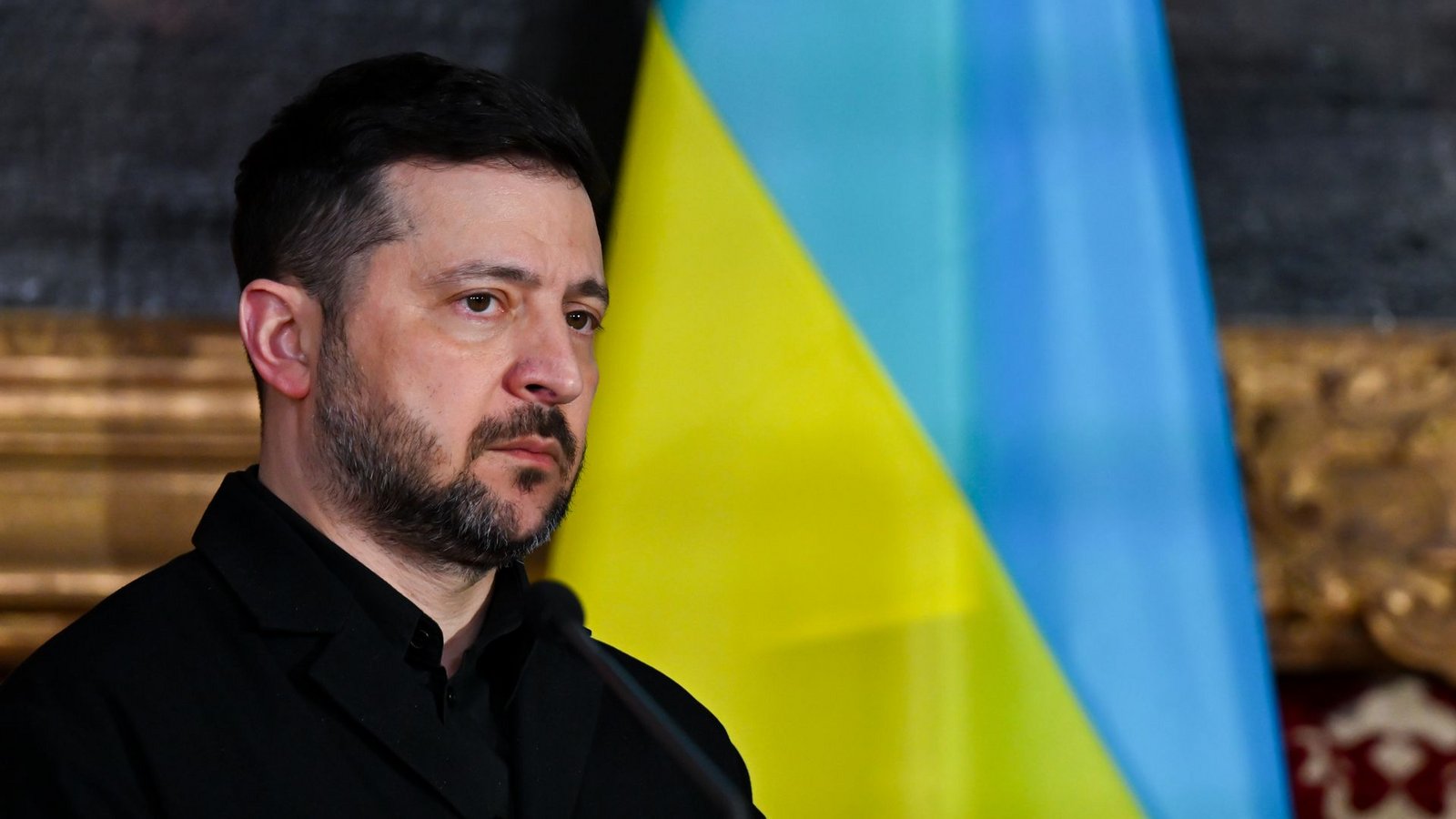 Präsident Wolodymyr Selenskyj steht vor einer ukrainischen Flagge.Foto: Sven Hoppe/dpa/Sven Hoppe Präsident Wolodymyr Selenskyj steht vor einer ukrainischen Flagge.Foto: Sven Hoppe/dpa/Sven Hoppe