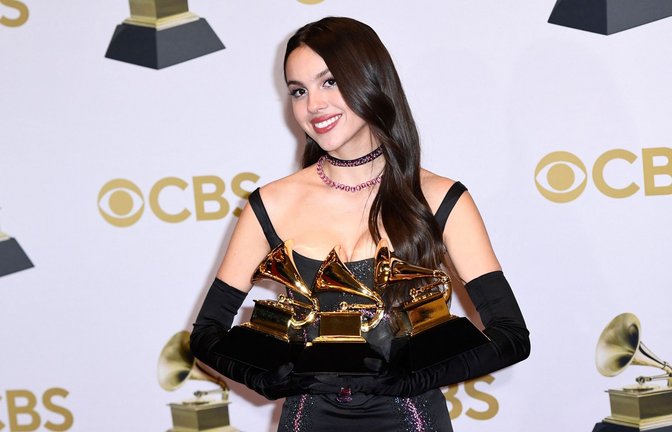 Bereits bei den diesjährigen Grammys konnte Olivia Rodrigo viele Preise gewinnen,  bei den Billboard Music Awards geht ihr Erfolg nun weiter (Archivbild).<span class='image-autor'>Foto: AFP/PATRICK T. FALLON</span>