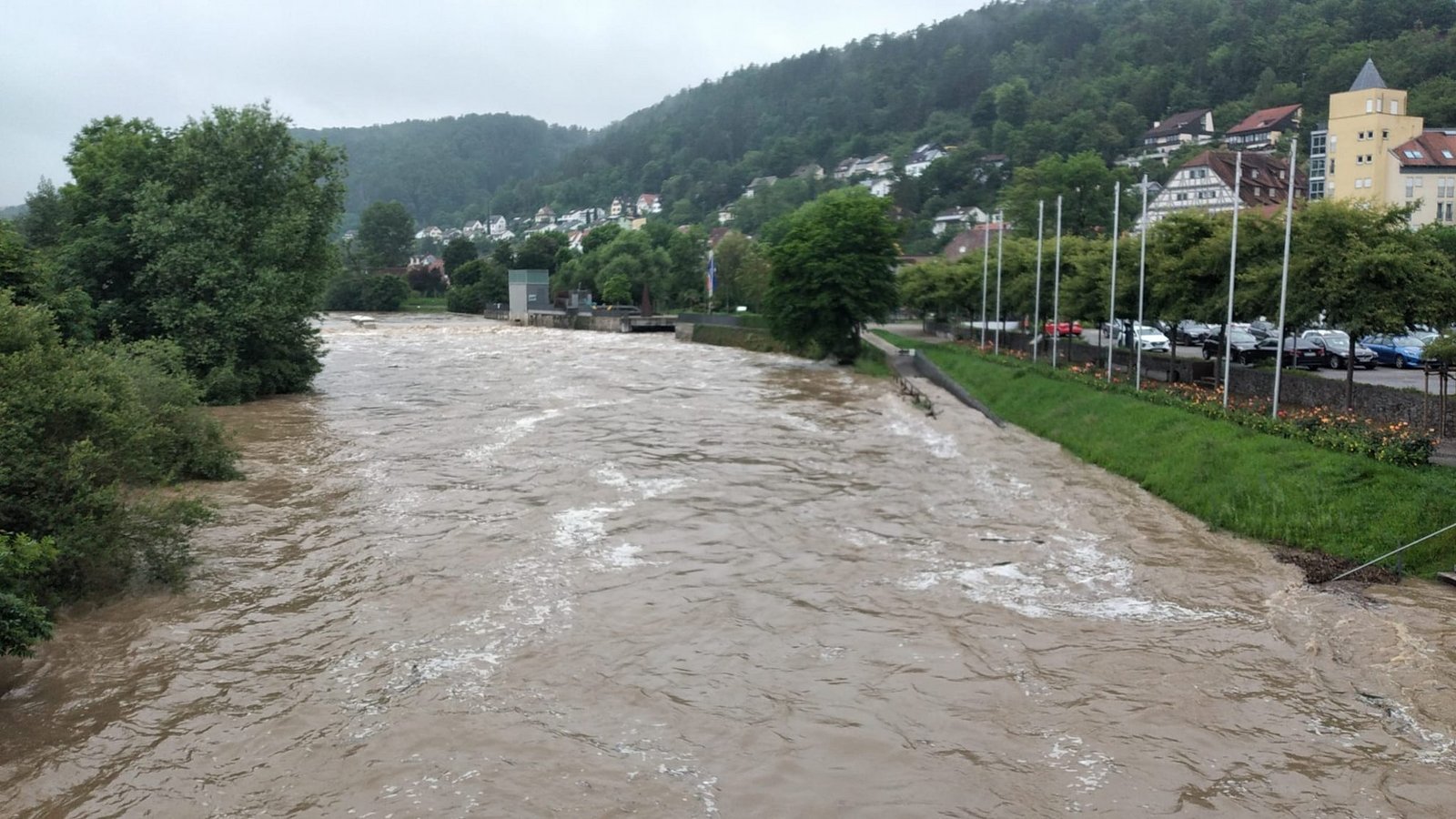 Die Wehr am Horber Neckar ist überflutet.Foto: Ganswind Die Wehr am Horber Neckar ist überflutet.Foto: Ganswind