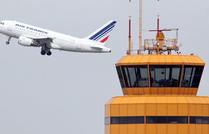 Einem Forschungsprojekt nach kann KI Fluglotsen unterstützen. (Archivbild.)<span class='image-autor'>Foto: picture alliance / dpa</span>