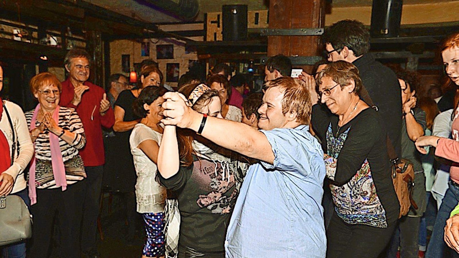 Tanzen ist Interaktion zwischen Menschen – so werden Vereinsamung und Ausgrenzung gestoppt.Foto: Zeit zum Tanzen/Jutta Schüle