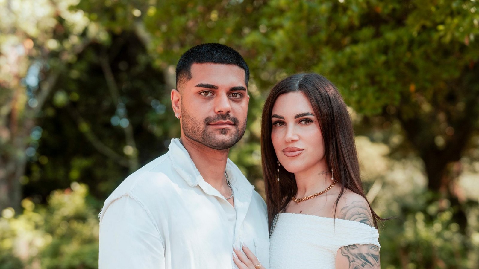 Adrian und Rebecca in der 5. Staffel von "Temptation Island VIP".Foto: RTL / Kimberly Schäfer